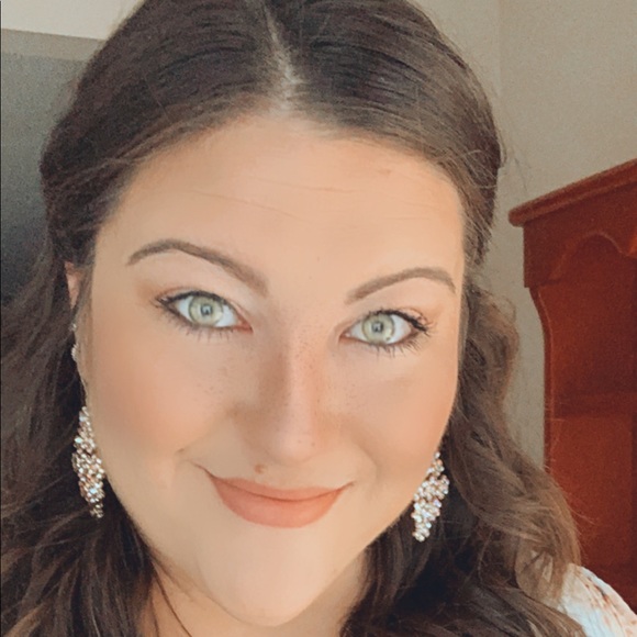 Meet your Posher, Cordie Lee - Picture 3 of 3